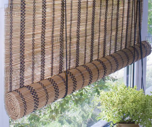 фото рулонной шторы из бамбука