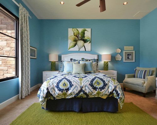 шторы к голубым стенам в спальне