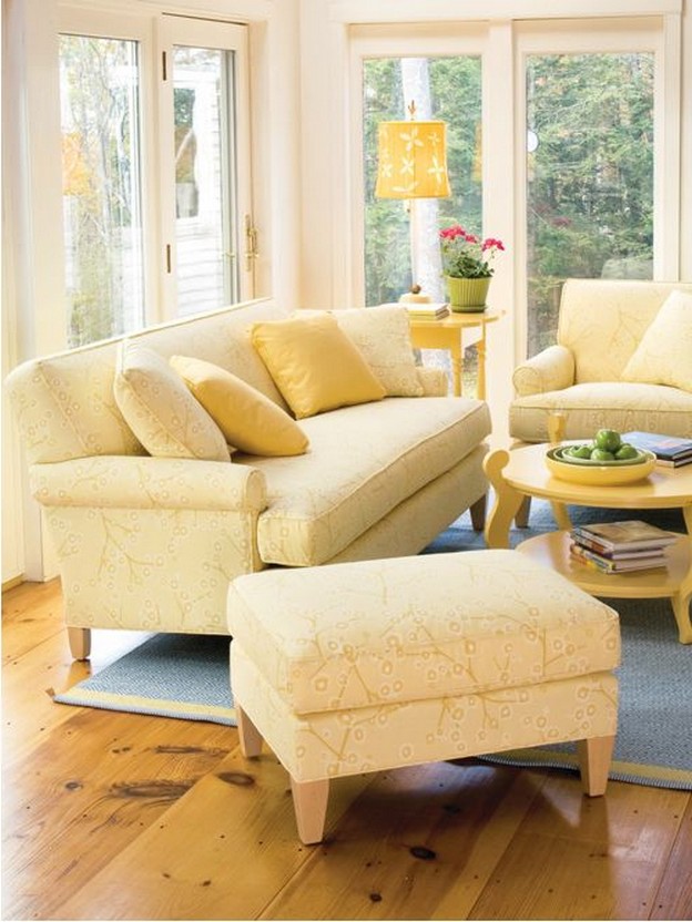 светло-желтая мягкая мебель