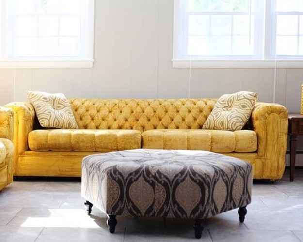 желтый диван в интерьере