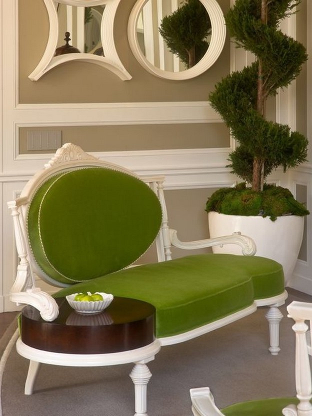 зеленый бархатный диван