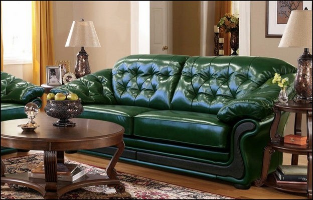 зеленый кожаный диван